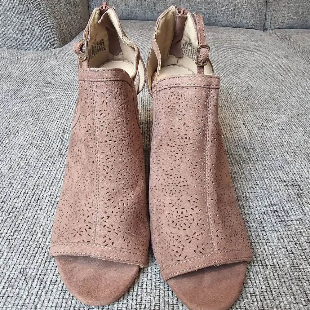 Lauren Conrad Pierced Faux Suede Leather Sandal Open Toed Heels Women's Size 8.5